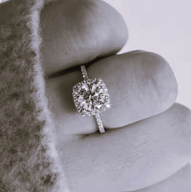 خاتم باللون الفضي مطعم بالالماس - Image 2