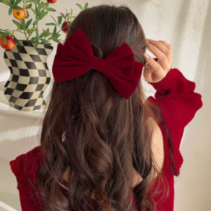 مشبك شعر كبير من المخمل الأحمر